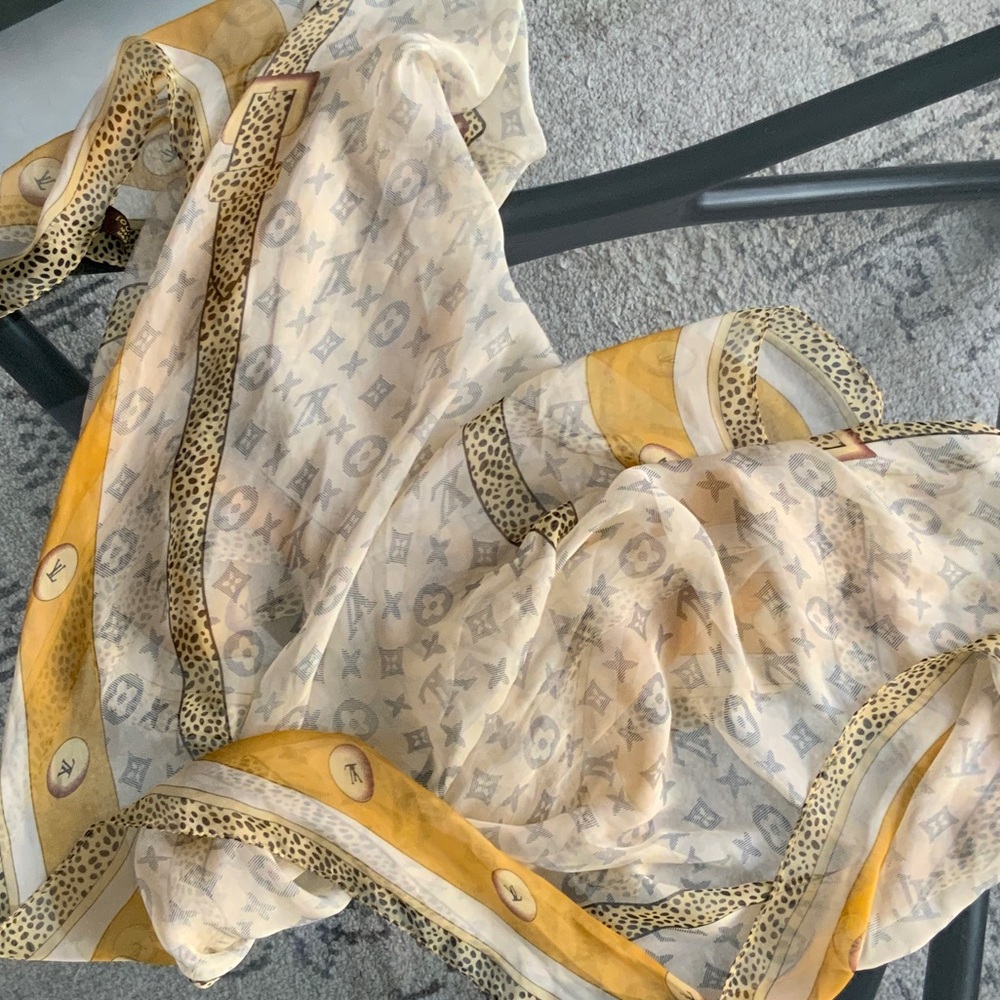Louis Vuitton Yellow animal print Scarf - Picture 6 of 6